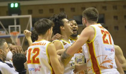 Immagine News - basket-a2-loras-soffre-e-supera-cento-con-un-grande-ultimo-quarto