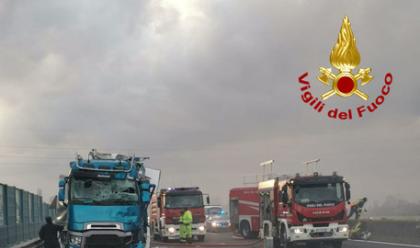 in-a14-tra-forl-e-faenza-incidente-fra-camion-feriti-i-conducenti-in-mattinata-traffico-in-tilt