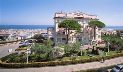 cervia-il-17-aprile-lopening-party-del-grand-hotel