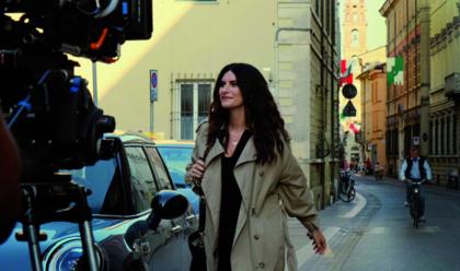 Immagine News - solarolo-laltra-laura-pausini-nel-film-molto-faentino-disponibile-su-prime-video