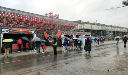 Immagine News - imola-pioggia-battente-sul-weekend-della-f1-ma-gi-tanto-pubblico-in-arrivo-lunghe-code-in-uscita-a14