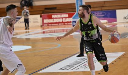 Immagine News - basket-b-raggisolaris-faenza-esame-ozzano-il-derby-che-vale-una-stagione