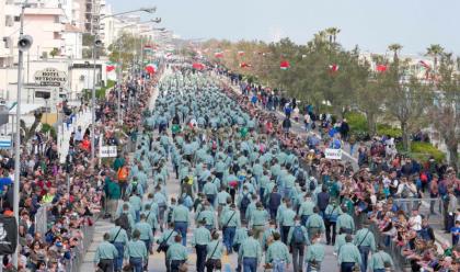 Immagine News - rimini-adunanza-nazionale-degli-alpini-la-sfilata-con-80mila-partecipanti