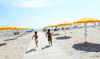 Immagine News - riviera-romagnola-gi-affollata-sole-e-caldo-scaldano-le-spiagge