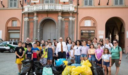 Immagine News - imola-oltre-30-chili-di-rifiuti-raccolti-dalle-ragazze-e-dai-ragazzi-delle-consulte-in-centro