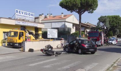 Immagine News - cervia-19enne-in-moto-si-schianta-contro-unauto