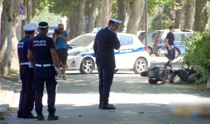 cervia-45enne-di-rimini-perde-il-controllo-dello-scooter-e-si-schianta-contro-un-albero.-vani-i-soccorsi