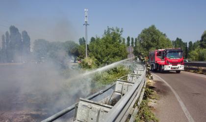 Immagine News - ravenna-sterpaglie-a-fuoco-in-zona-cinemacity-due-persone-intossicate