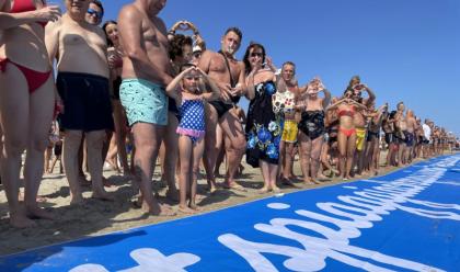 Immagine News - rimini-successo-per-il-flash-mob-dei-balneari-contro-la-direttiva-bolkestein