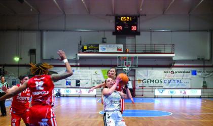 Immagine News - basket-a1-donne-le-work-ritrova-schwienbacher-da-avversaria-faenza-sei-anni-indimenticabili-al-bubani-era-sempre-una-festa