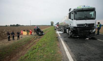 Immagine News - lugo-schianto-tra-auto-e-camion-muore-15enne-gravissimo-il-fratello