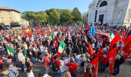 Immagine News - predappio-in-migliaia-con-lanpi-in-piazza-per-ricordare-la-liberazione-della-cittadina-dal-nazifascismo-nel-1944