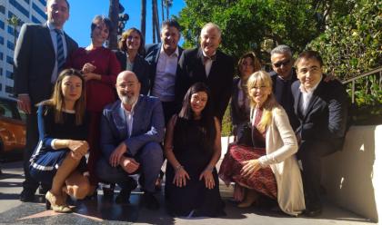 los-angeles-il-presidente-bonaccini-rende-omaggio-a-luciano-pavarotti-nella-walk-of-fame-di-hollywood