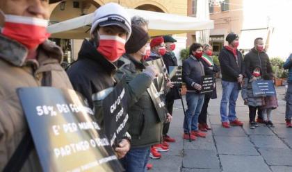 Immagine News - ravenna-uomini-in-scarpe-rosse-contro-la-violenze-alle-donne-sabato-19-in-centro-storico