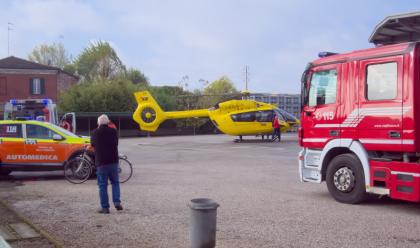 Immagine News - massa-lombarda-ha-un-malore-in-auto-e-finisce-contro-un-albero