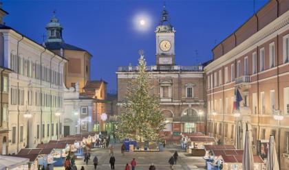 Immagine News - ravenna-domani-in-piazza-del-popolo-verranno-accese-le-luci-dellalbero-di-natale