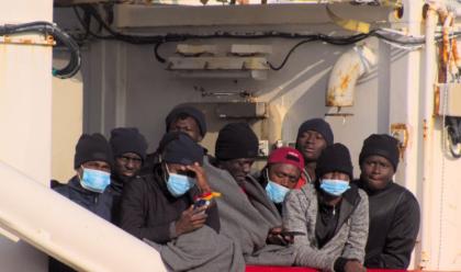 Immagine News - ravenna-migranti-sbarcati-dallocean-viking-8-ricoverati-verso-le-dimissioni