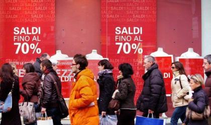 Immagine News - saldi-in-e-r-al-via-gioved-5-gennaio-federmoda-un-giro-daffari-in-regione-da-oltre-370-milioni-deuro