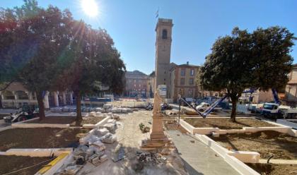 cesena-piazza-bufalini-avviata-la-posa-della-pavimentazione-in-pietra