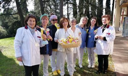 otto-marzo-lo-ior-negli-ospedali-e-negli-hospice-romagnoli-ha-donato-un-fiore-alle-operatrici-presenti