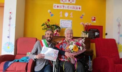 Immagine News - cotignola-festeggiati-i-101-anni-della-signora-teresa-montuschi-che-legge-i-giornali-e-pedala-in-cyclette-tutti-i-giorni