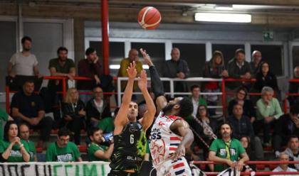 Immagine News - basket-b-i-blacks-faenza-sono-matematicamente-secondi-dopo-il-blitz-di-empoli