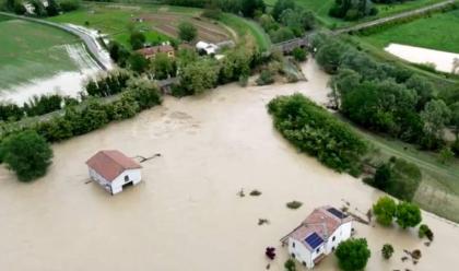 Immagine News - maltempo-grande-buca-sulla-san-vitale-a-bagnacavallo-vigili-del-fuoco-al-lavoro