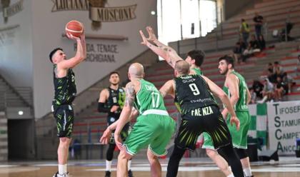 Immagine News - basket-b-i-blacks-faenza-vincono-anche-ad-ancona-domenica-14-maggio-partono-i-playoff-contro-ruvo