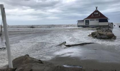 Immagine News - maltempo-pesanti-mareggiate-anche-a-cervia-e-sui-lidi-ravennati-divieto-di-andare-in-spiaggia