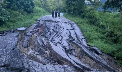 Immagine News - alluvione-in-collina-da-modigliana-a-mercato-saraceno-a-casola-frane-e-strade-chiuse-comuni-quasi-isolati