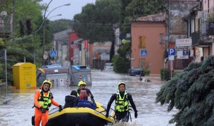 Immagine News - alluvione-da-bologna-a-rimini-quasi-5mila-interventi-dei-vigili-del-fuoco-in-campo-880-uomini