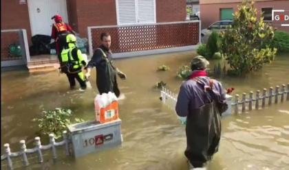 Immagine News - alluvione-conselice-sottacqua-per-altri-10-giorni.-si-pensa-di-trasferire-la-popolazione-in-un-camping-per-rischio-igienico