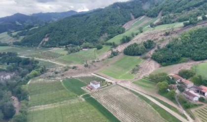 Immagine News - alluvione-a-casola-valsenio-ancora-90-km-di-strade-interrotte-da-frane-120-persone-isolate-200-invece-evacuate