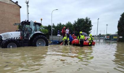 Immagine News - alluvione-pool-di-trattori-e-motopompe-stanno-liberando-conselice-dalle-acque-stagnanti