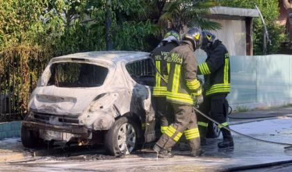 ravenna-carabinieri-arrestano-in-flagranza-un-uomo-che-ha-incendiato-unauto-in-strada