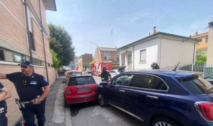 ravenna-26enne-sbanda-ed-urta-tre-auto-parcheggiate