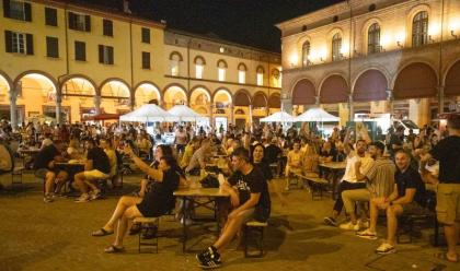 Immagine News - imola-successo-del-food-village-in-piazza-matteotti-per-la-superbike