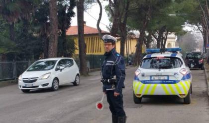 Immagine News - faenza-si-ferisce-cadendo-in-bicicletta-la-polizia-scopre-che-era-evaso-dai-domiciliari