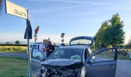 Immagine News - faenza-con-quattro-volte-il-tasso-alcolico-consentito-salta-lo-stop-e-colpisce-unauto-con-a-bordo-una-coppia