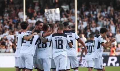 Immagine News - calcio-c-il-cesena-stravince-5-2-il-derby-contro-il-rimini-davanti-a-oltre-14.000-spettatori