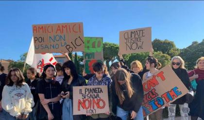 Immagine News - da-rimini-a-bologna-fino-a-piacenza-sono-tornati-a-manifestare-i-giovani-di-fridays-for-future