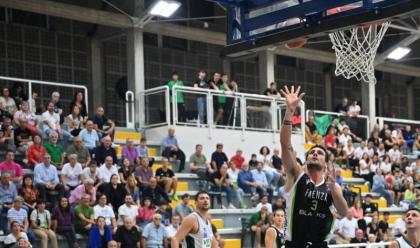 Immagine News - basket-b-nazionale-i-blacks-faenza-hanno-un-ex-speciale-come-papa-quanti-bei-ricordi-a-fabriano