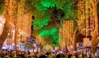 Immagine News - -un-natale-green-in-romagna-con-luminarie-a-basso-consumo-e-addobbi-verdi-riciclati