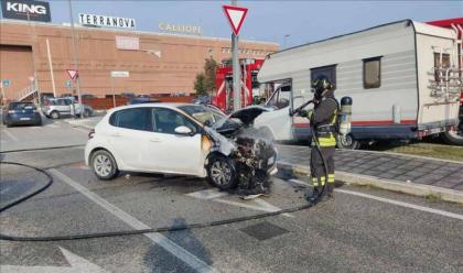 cesena-scontro-fra-due-auto-in-zona-montefiore-una-prende-fuoco-illesi-i-giovani-passeggeri