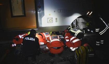 Immagine News - rimini-gioved-sera-donna-stesa-sui-binari-al-passaggio-del-treno-salva-per-miracolo-ritardi-sulla-linea