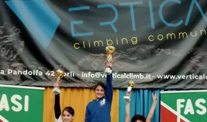 Immagine News - arrampicata-sportiva-le-faentine-rebecca-tritella-e-viola-selle-vincitrici-a-forl-nella-terza-tappa-del-campionato-regionale