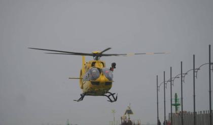 ravenna-alla-vista-della-polizia-con-lauto-finisce-in-mare-a-porto-corsini