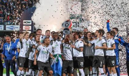 calcio-la-festa-del-cesena-promosso-in-b-primo-in-classifica-con-ben-96-punti