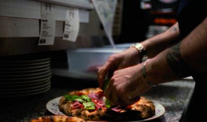 faenza-la-pizzeria-di-salvatore-batti-organizza-un-evento-a-quattro-mani-con-caridi-e-longanesi-in-unesperienza-gourmet-per-ripartire