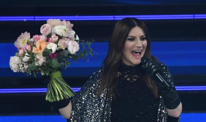 Immagine News - musica-laura-pausini-compie-50-anni-sono-una-donna-libera-compio-i-miei-sogni